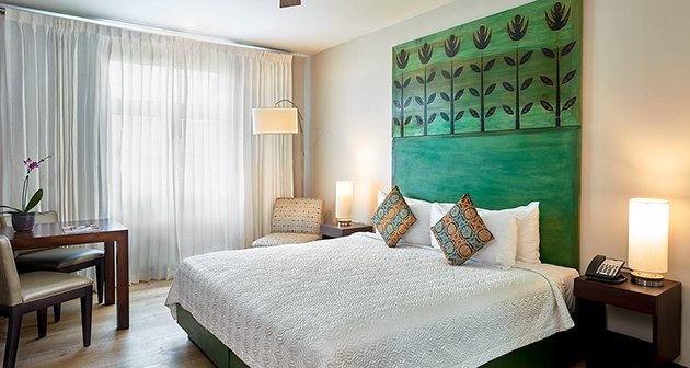R Hotel - Renfrew Road, Kingston